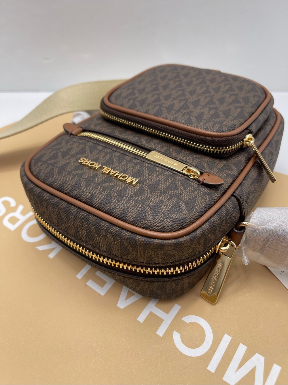 MICHAEL KORS Jet Set Md Flight NS Pocket Signature Logo Crossbody Bag
Brown 
NWT - Picture 7 of 16